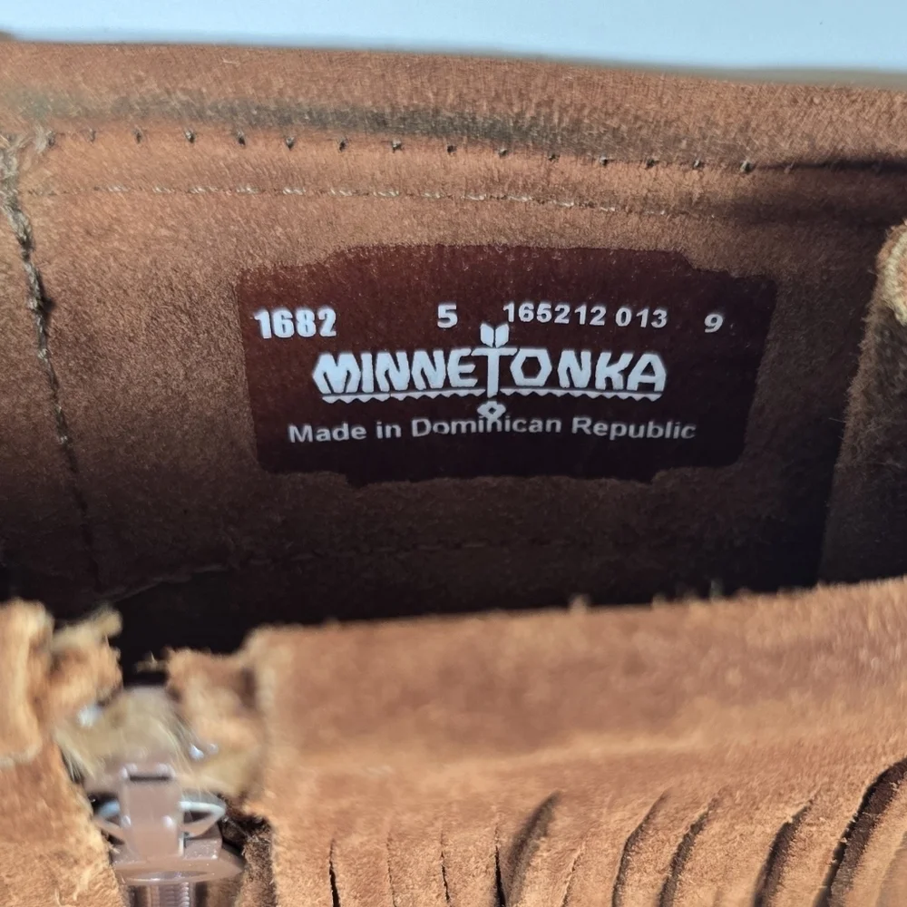 Minnetonka Double Fringe Suede Moccasin Indie Boho Boots Brown Size 5